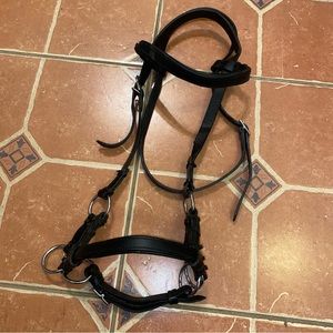 Black leather bitless bridle